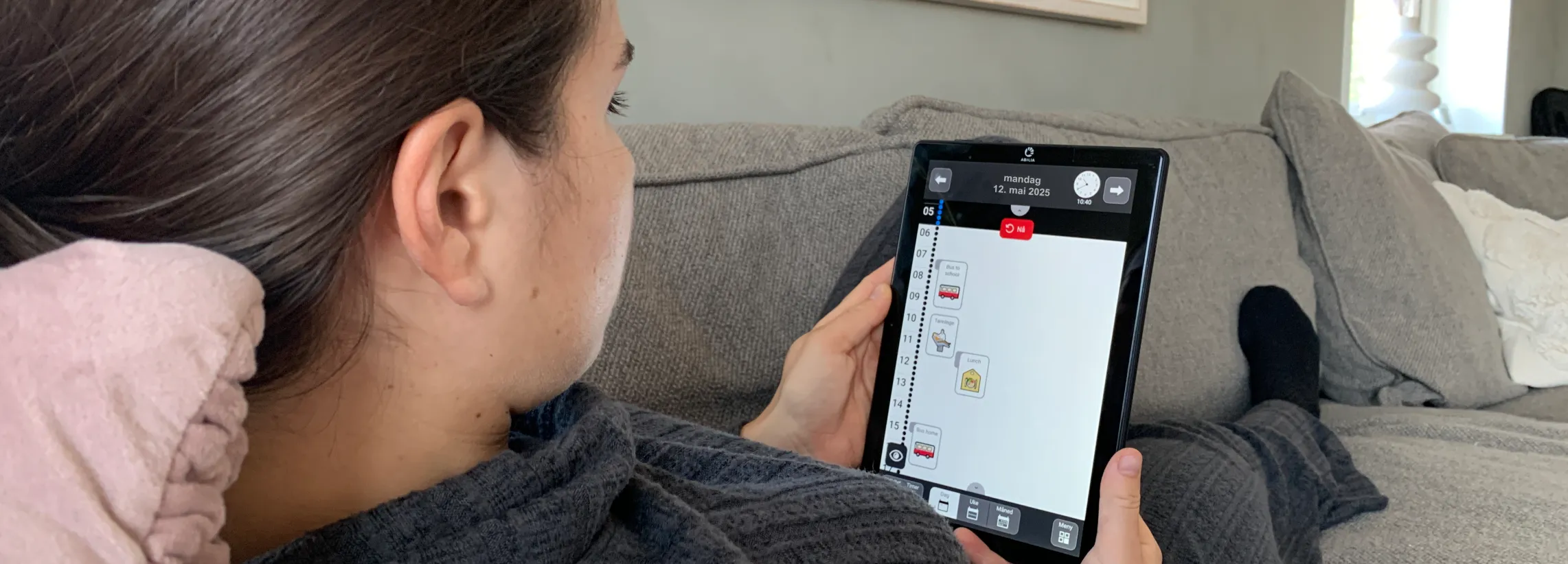 Sara on couch MEMOplanner Medium_2025