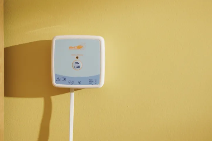 Sender P163 montert på vegg