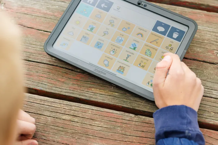 Grid kommunikasjonshjelpemiddel i bruk ute