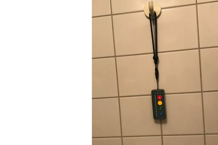 MEMOTimer_bathroom_neckband_hanging_short.png